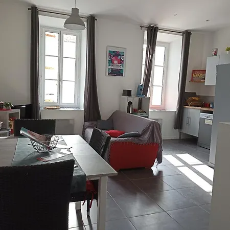 Jolie Maison Au Centre Du Village *