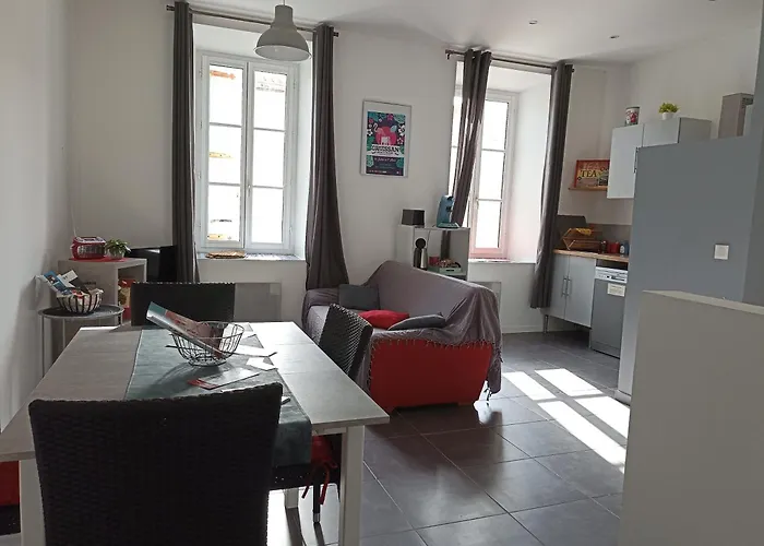 Jolie Maison Au Centre Du Village *